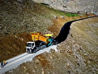 Atlıhan Mahallesi İçin Yollar Yenileniyor: Sarp Kayalıklar Aşılarken 5 Kilometrelik Asfalt Çalışması Tamamlanıyor - OtobanHaber