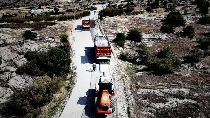Manisa’da Kula Yol Şebekesinde Soğuk Asfalt Dalgası: 35 Kilometrelik Yolda Hızlı Yenileme ve Ulaşım Güvenliği - OtobanHaber